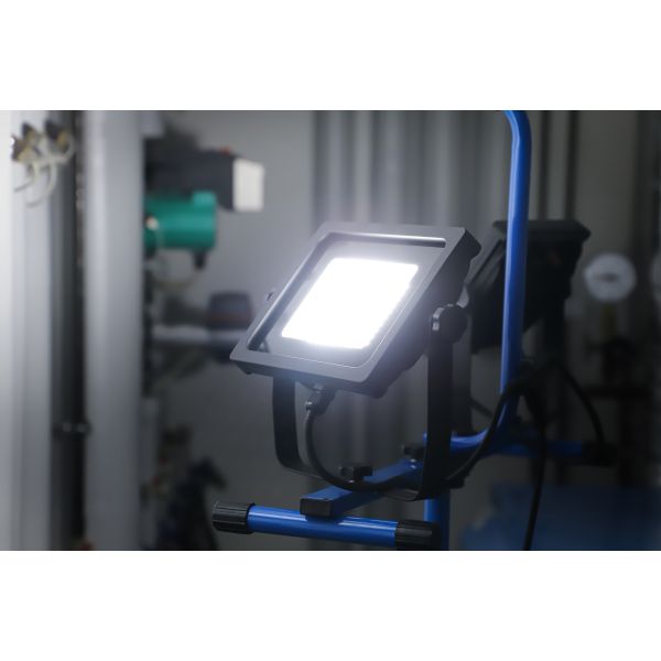 Duo-SMD-LED Work Flood Light | with Tripod | 2 x 70 W