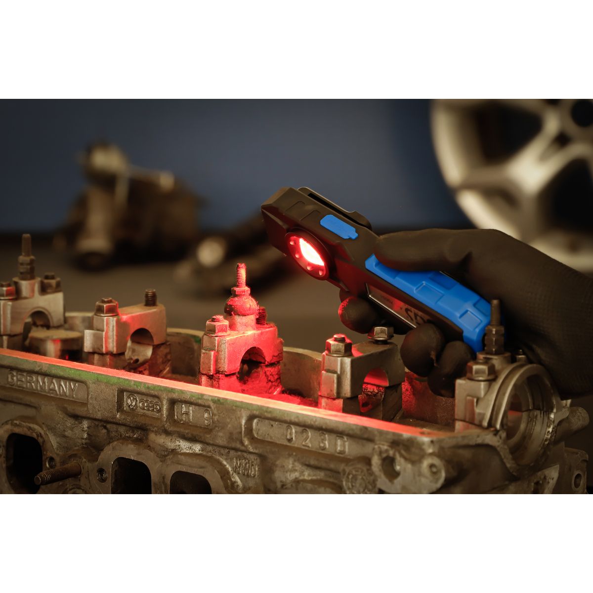 COB-LED-Werkstattleuchte mit Magnet und Haken | klappbar