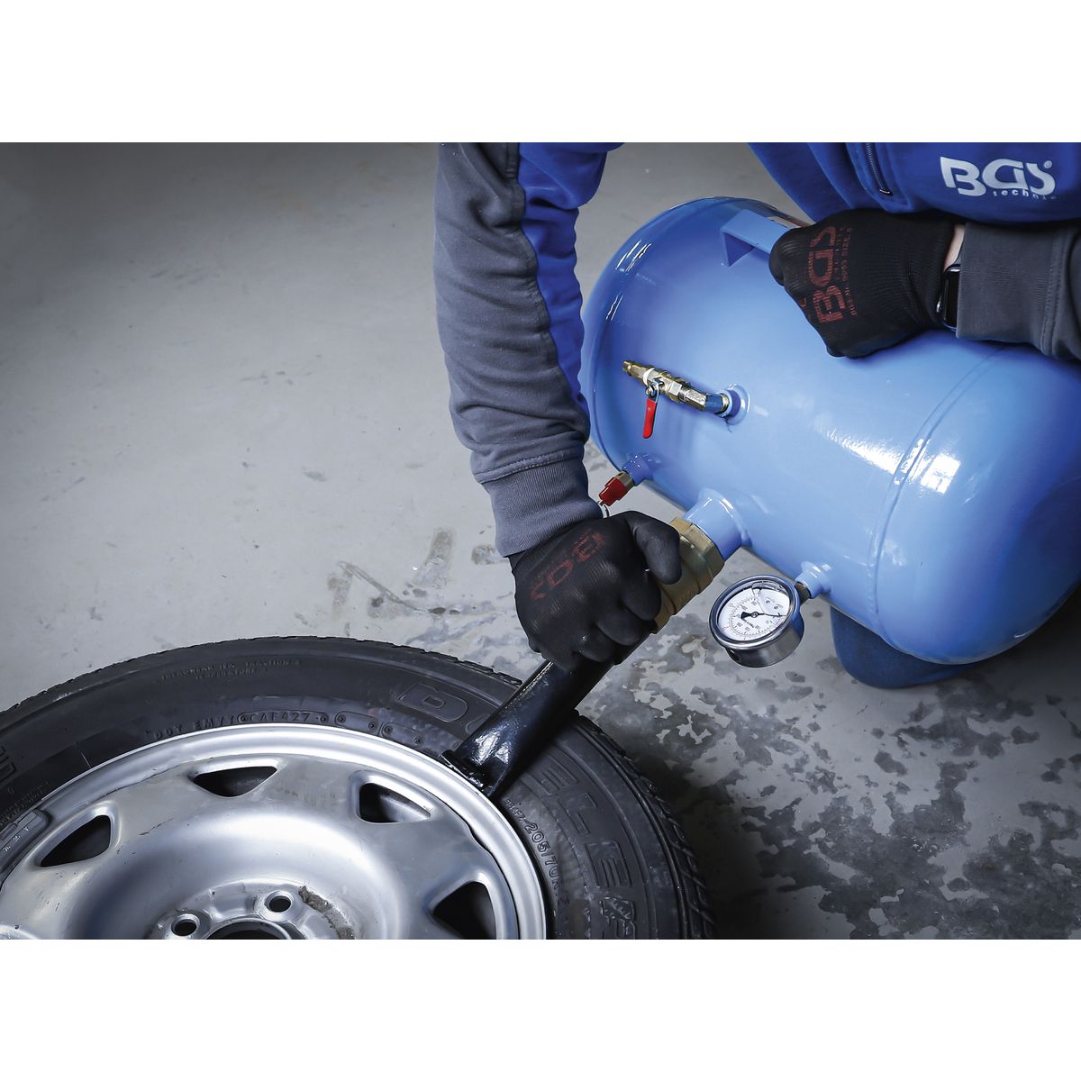 Dispositivo para el inflado de neumáticos de automóvil (booster)